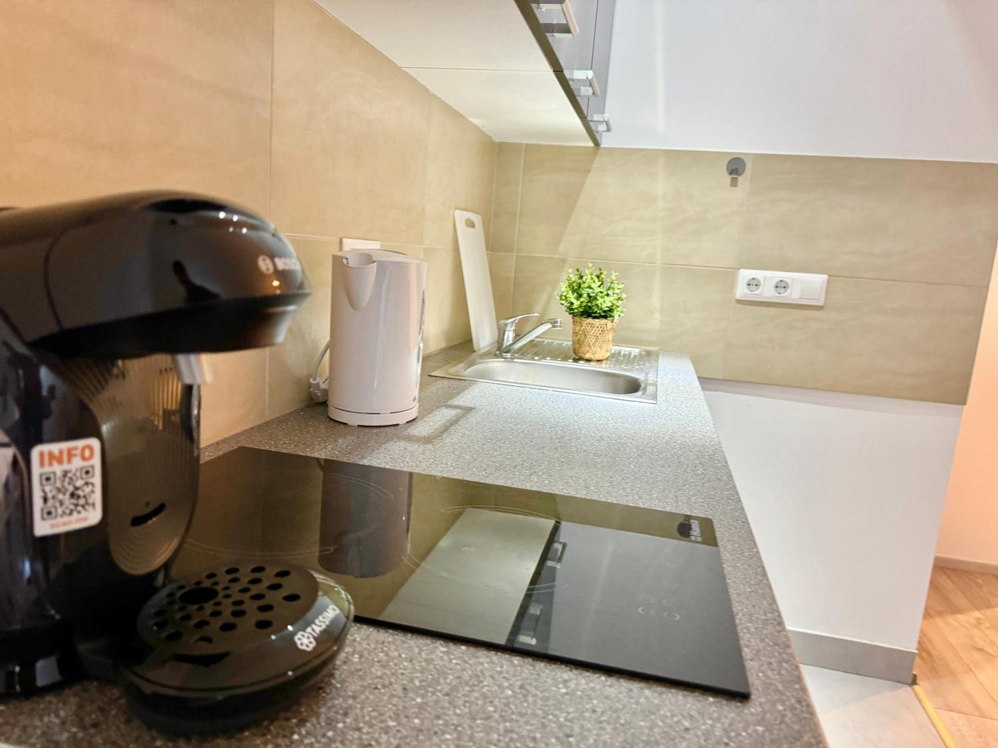 Stylish Schonbrunn Apartments With Free Parking Vienne Extérieur photo
